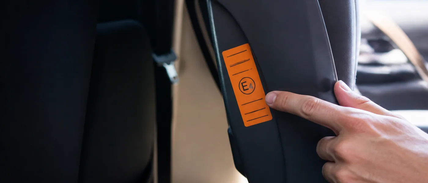Photographie : La R129 remplace la R44. Taille plutôt que poids, dos à la route plus longtemps, tests de choc latéral : ce qui change vraiment pour choisir.